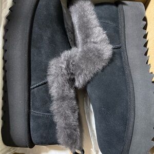 UGG Hinta Platform Slippers Black Size 9 NEW In Box